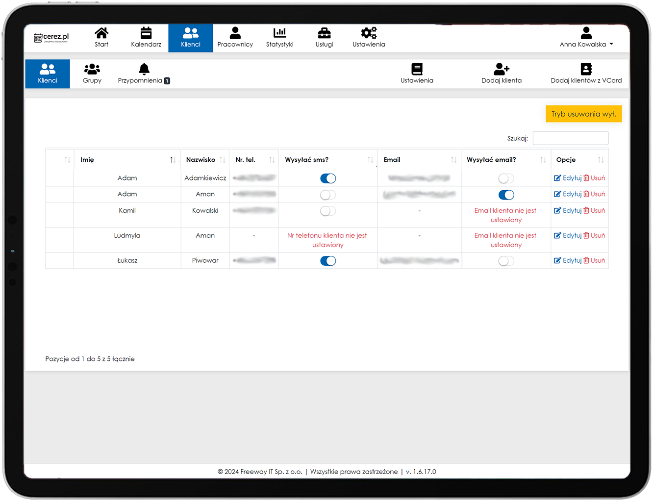 zrzut ekranu zarządzania klientami z aplikacji Cerez w ramce tabletu